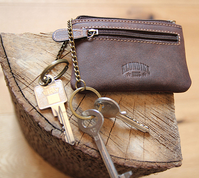Ключница KLONDIKE «Luke», натуральная кожа в темно-коричневом цвете, 11 х 7,5 см