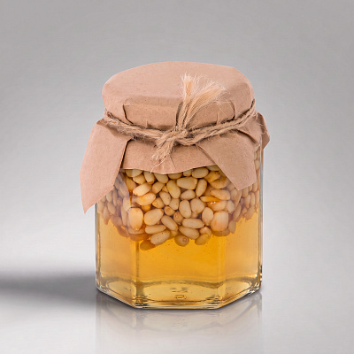 Мед с кедровыми орешками