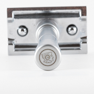 Станок Т-образный для бритья MERKUR 46C, матовое хромированное покрытие, разборный, в чехле из натуральной воловьей кожи, лезвия в комплекте (10 шт)