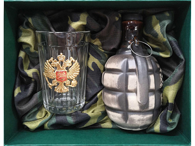 Подарочный набор Боевые 100 грамм (Штоф- серебристый, стакан- прозрачный/золотистый)