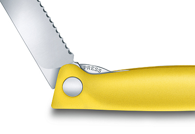 Нож для овощей VICTORINOX SwissClassic, складной, лезвие 11 см с волнистой кромкой, жёлтый
