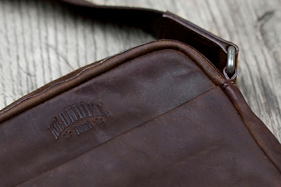 Сумка через плечо KLONDIKE DIGGER «Jack», натуральная кожа в темно-коричневом цвете, 26 x 22 x 7 см