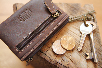 Ключница KLONDIKE «Luke», натуральная кожа в темно-коричневом цвете, 11 х 7,5 см